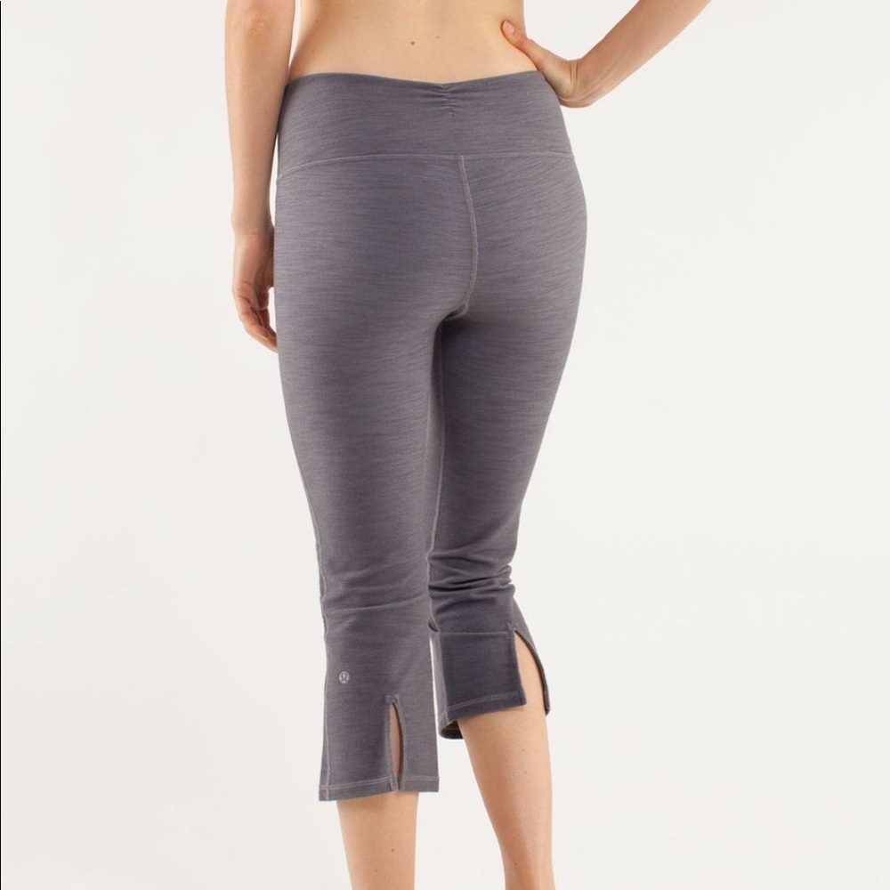 New Lululemon Gather and Crow Crop Heathered Willow Size 6